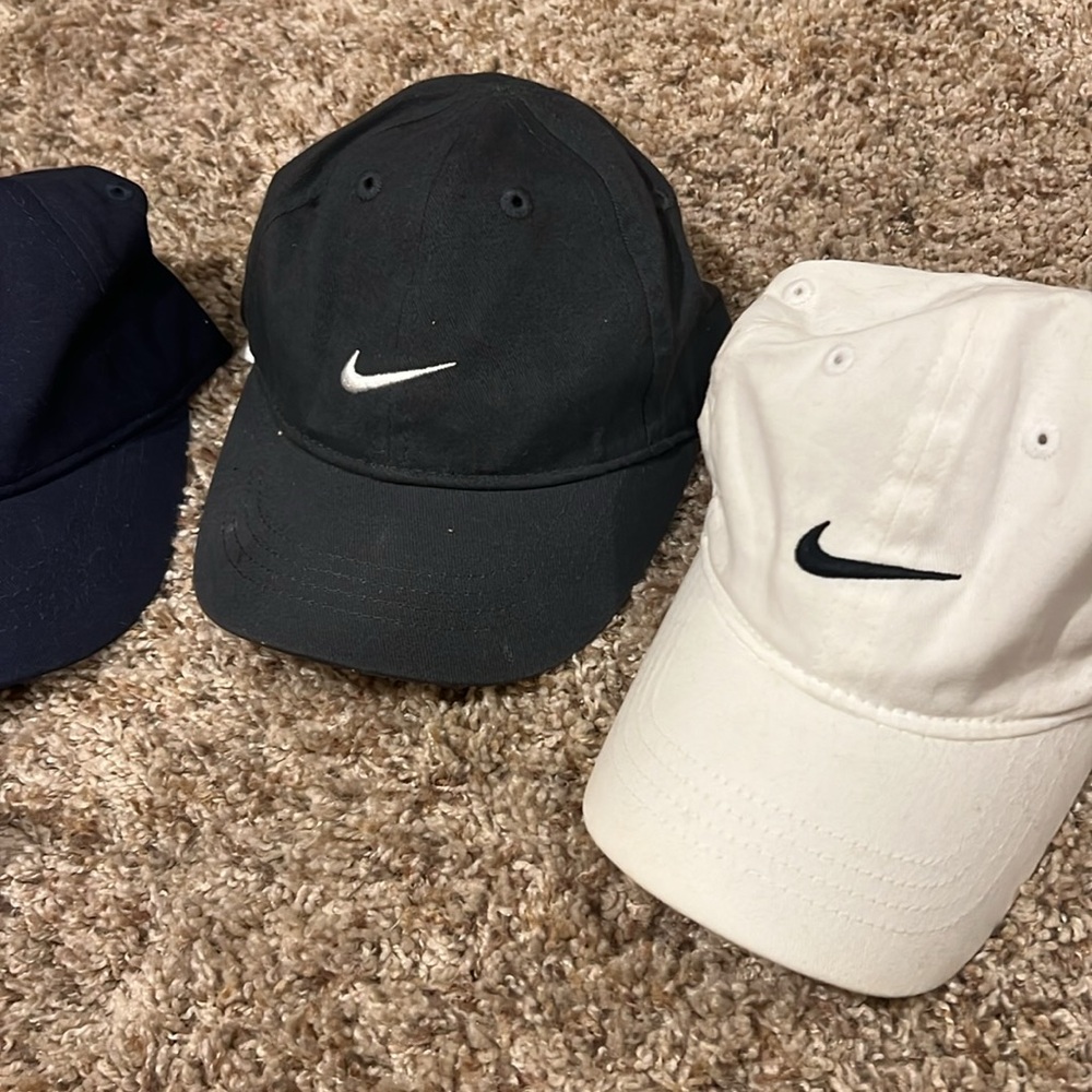 5 Nike toddler one size hats - 2 bucket hats, 3 baseball hats - Picture 3 of 4